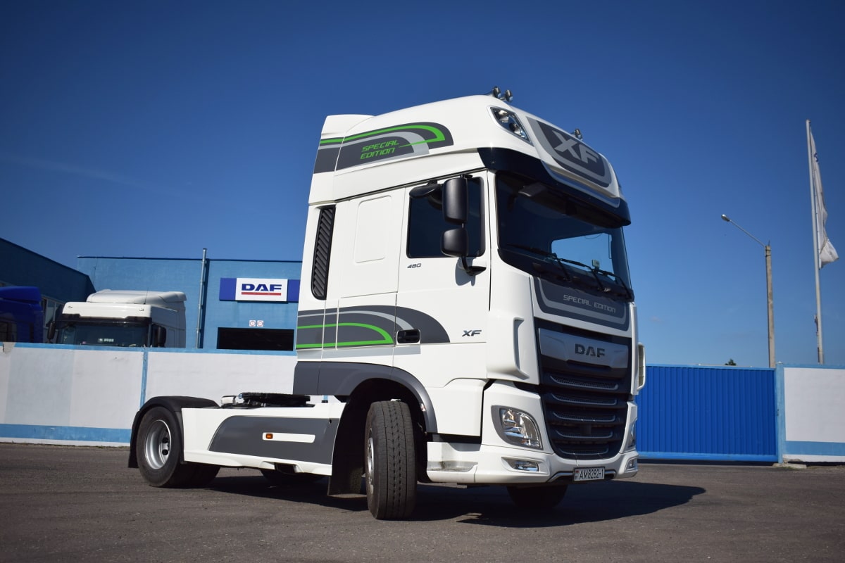 Какой тягач. DAF XF Euro 6. Даф 105 евро 6. DAF Euro 5. DAF XF Euro 5.